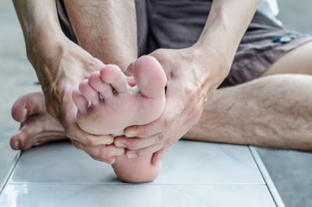 How to Stop Sweaty Feet & Odour - Footcare Advice - Scholl UK
